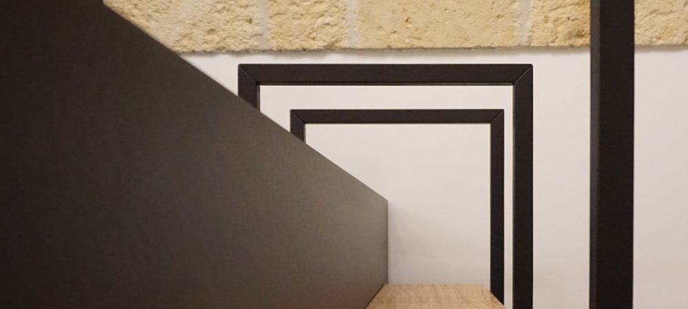 Espositore Panificio Anselmo in legno d’ulivo e parti nere laccate, terza vista