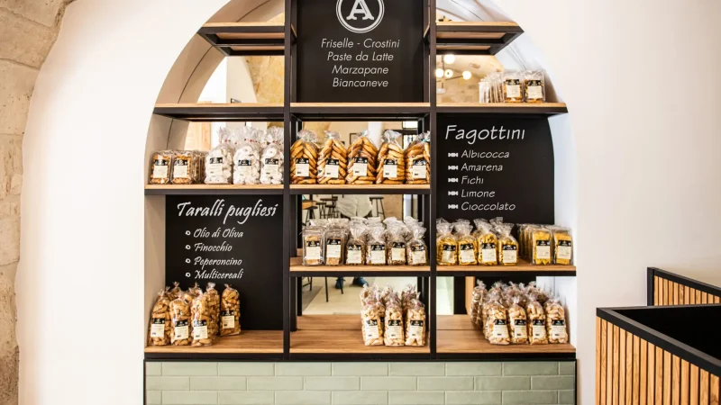 Espositore prodotti secchi Panificio Anselmo: fagottini, taralli