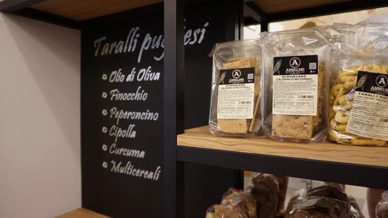 Espositore Panificio Anselmo con taralli