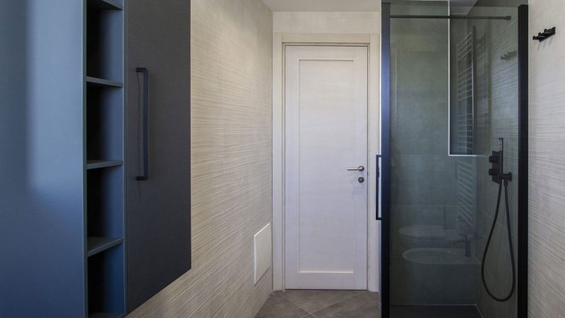 Bagno moderno progetto Casa CC, terza vista