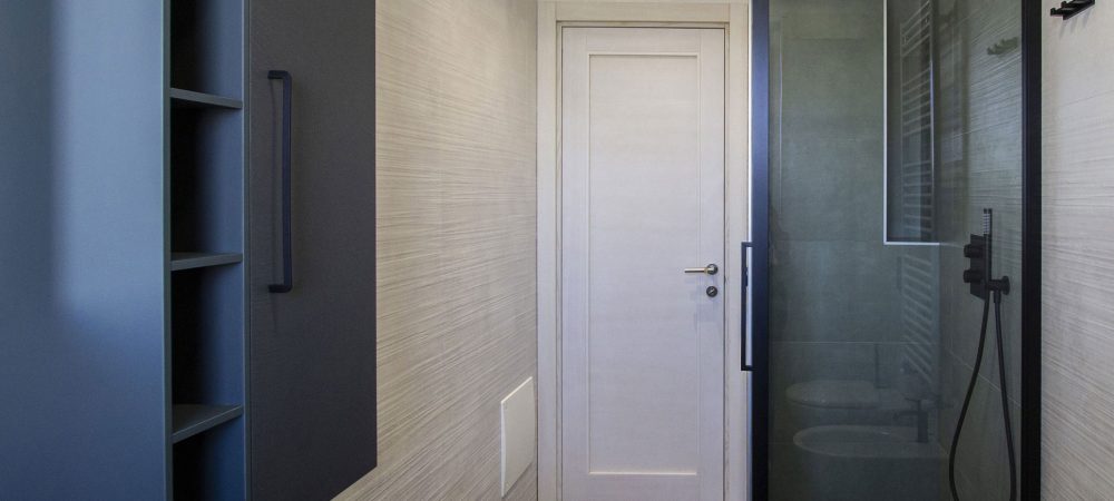 Bagno moderno progetto Casa CC, terza vista